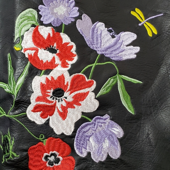 Black skirt, faux leather, embroidered - Picture 4 of 11